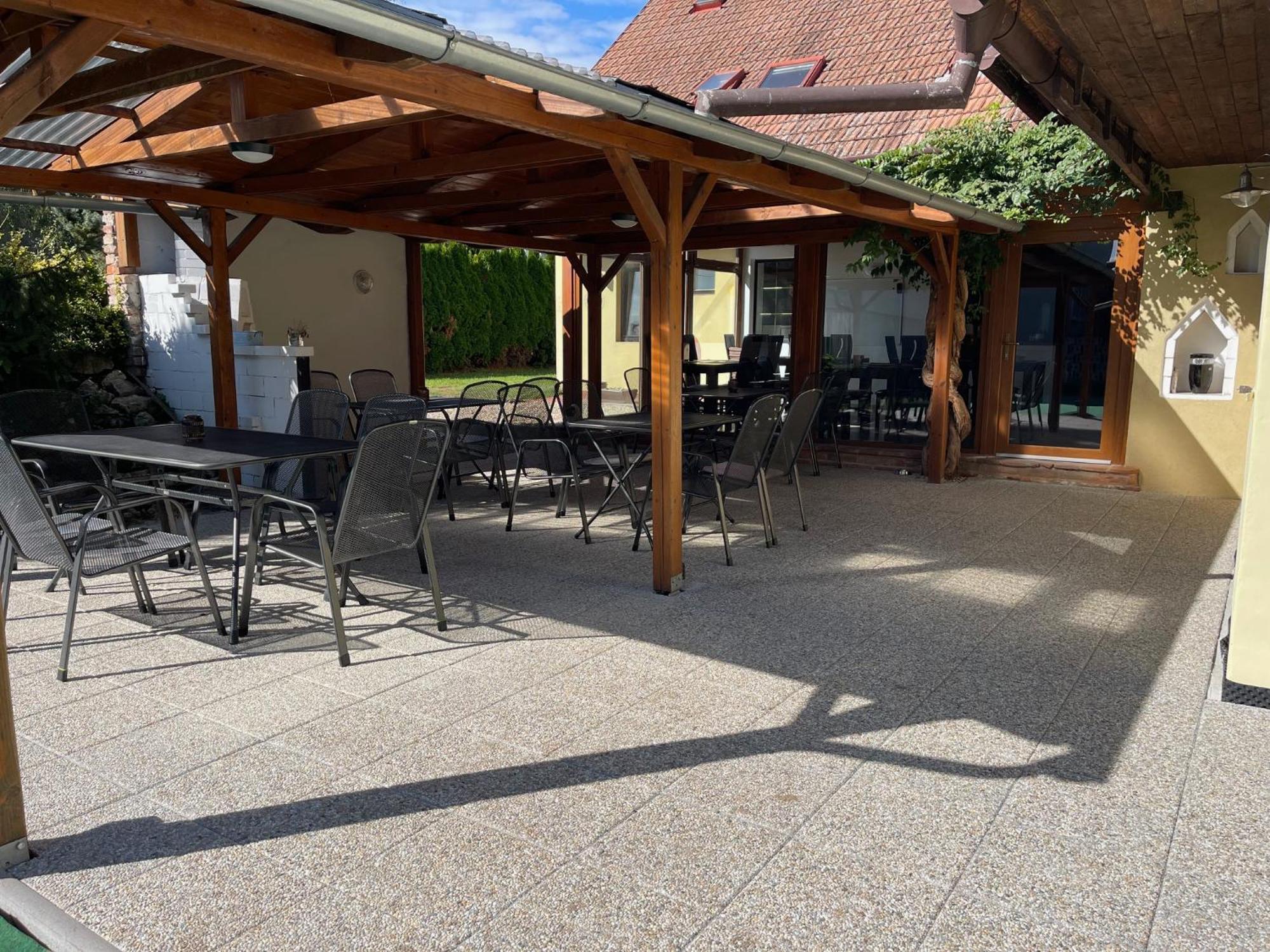 Penzion Trojna Lednice-Vhodne Na Svatby,Rodinne Akce,Teambuilding Exteriör bild